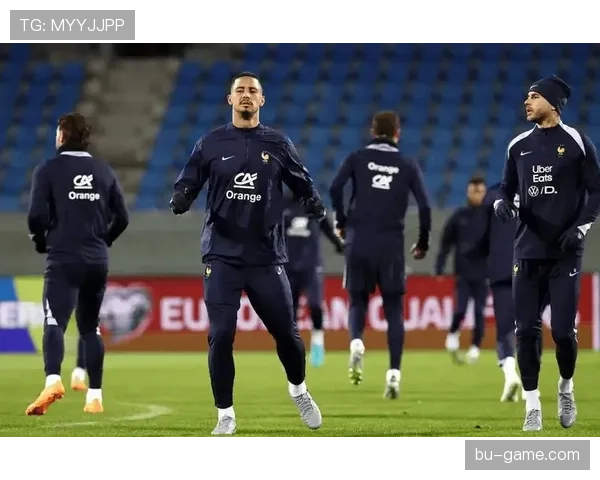 里昂中场核心表现抢眼，助球队赛季初豪取连胜